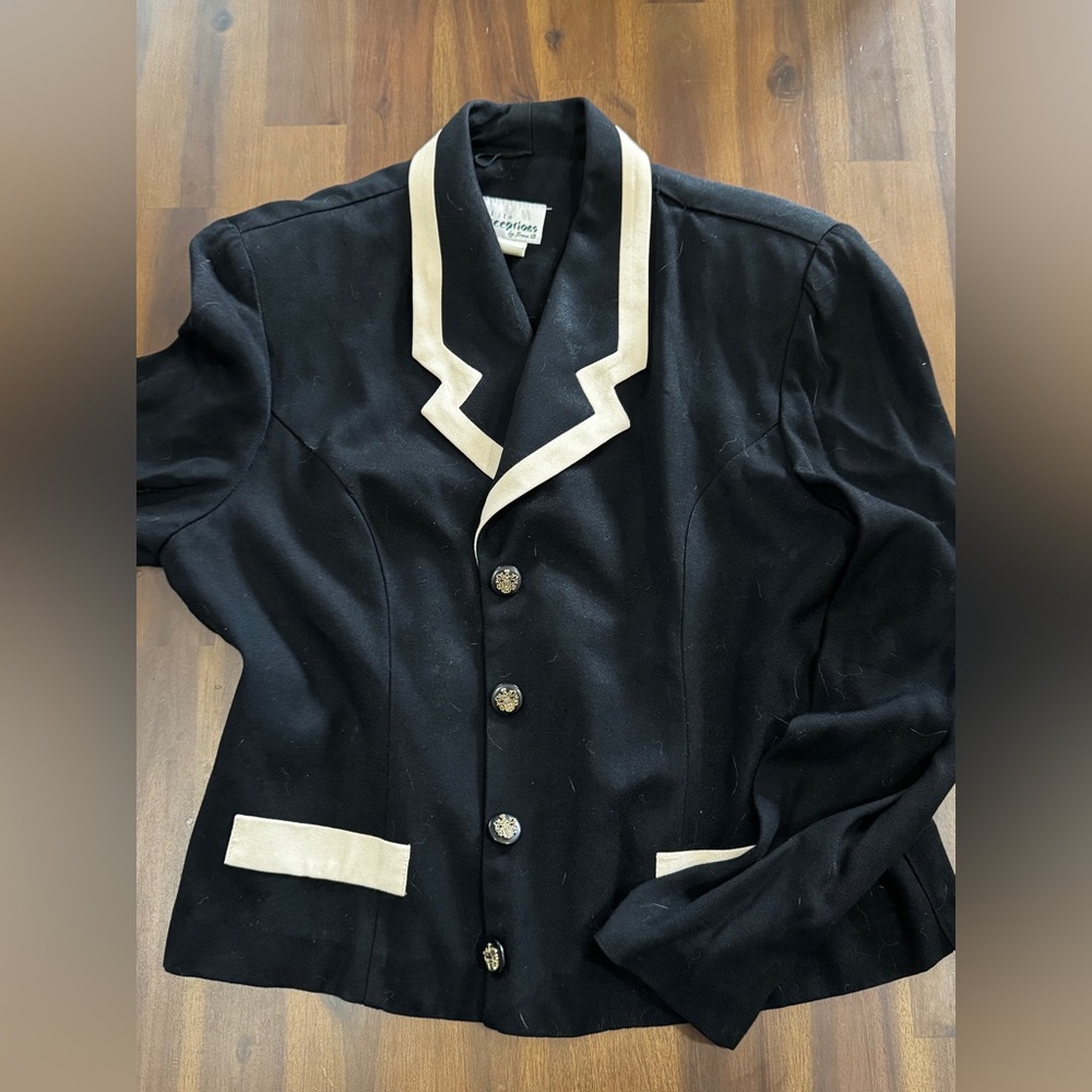 Black four button vintage cropped blazer
